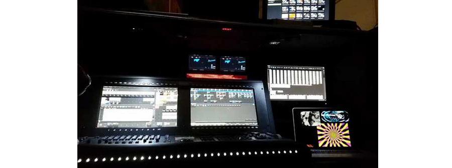 Hog 4 Desks Control Interactive Lighting Rig_569px(02).jpg